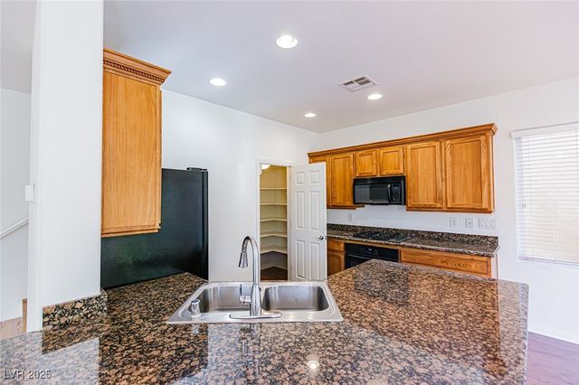 9527 Knopfler Lane, Las Vegas, NV 89148