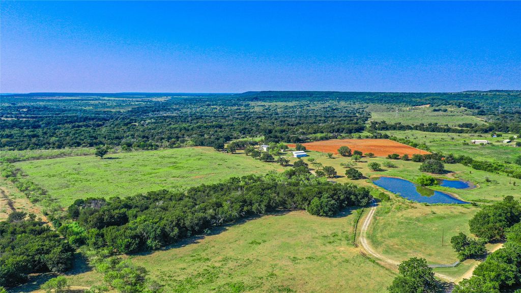 450 Beaver Creek Lane, Jacksboro, TX 76458