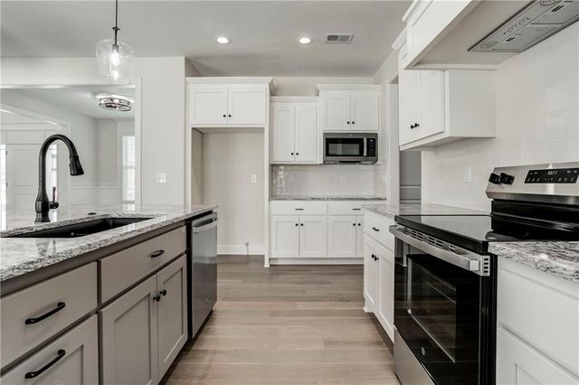 16965 S Brentwood Street, Olathe, KS 66062