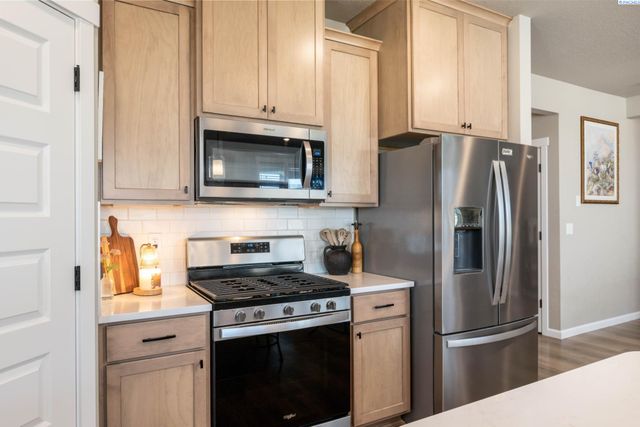 7876 Cardinal Peak St, West Richland, WA 99353