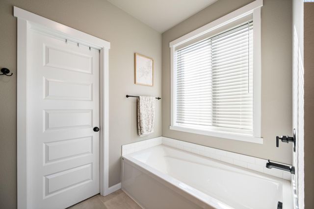 7876 Cardinal Peak St, West Richland, WA 99353