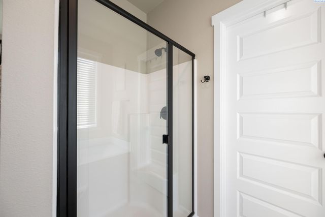 7876 Cardinal Peak St, West Richland, WA 99353