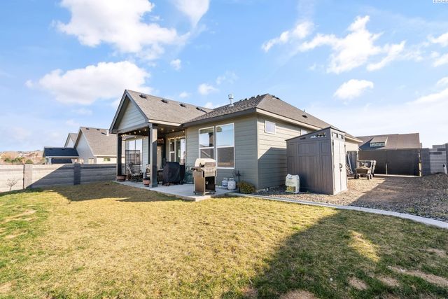 7876 Cardinal Peak St, West Richland, WA 99353