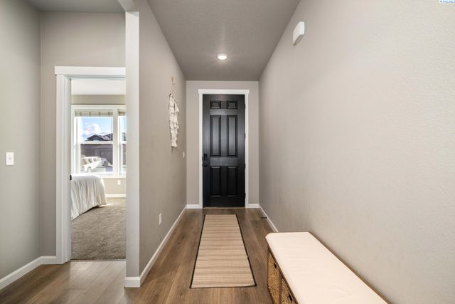 7876 Cardinal Peak St, West Richland, WA 99353