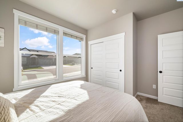 7876 Cardinal Peak St, West Richland, WA 99353