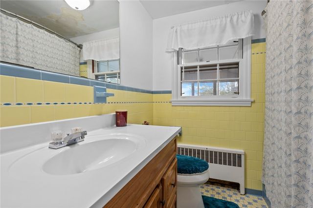 74 Youngs Avenue, West Warwick, RI 02893