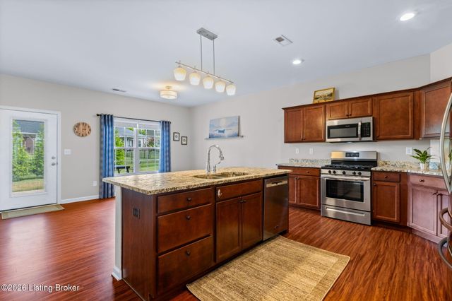 2203 Tatton Dr, Louisville, KY 40245