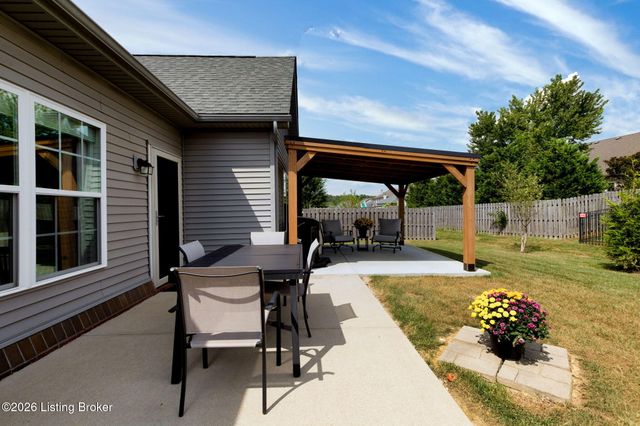 2203 Tatton Dr, Louisville, KY 40245