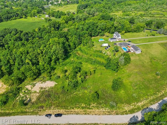 9571 Creekside Drive, Saline, MI 48176