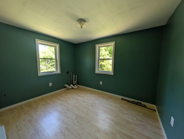 23 Penn Avenue, Deerfield, NH 03037