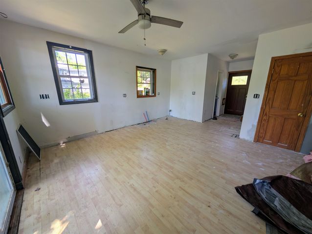 23 Penn Avenue, Deerfield, NH 03037