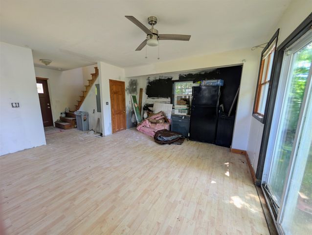 23 Penn Avenue, Deerfield, NH 03037