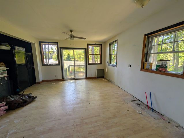 23 Penn Avenue, Deerfield, NH 03037