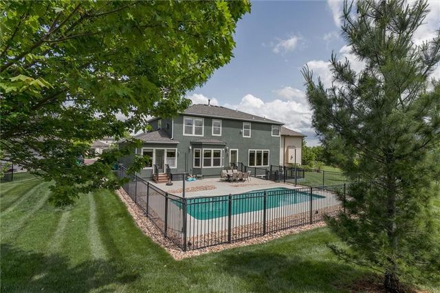 15534 Shawnee Drive, Overland Park, KS 66223