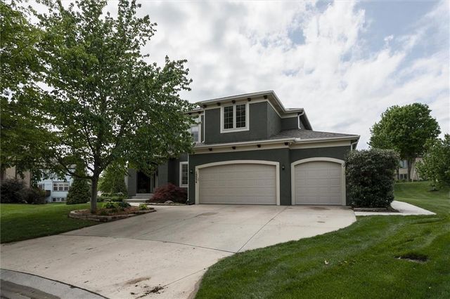 15534 Shawnee Drive, Overland Park, KS 66223