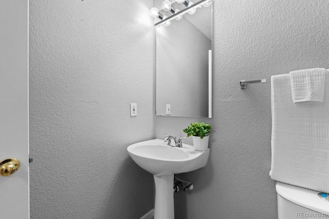 8019 S Kittredge Court, Englewood, CO 80112