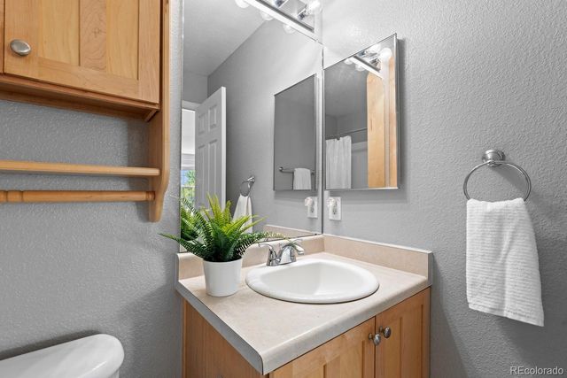 8019 S Kittredge Court, Englewood, CO 80112