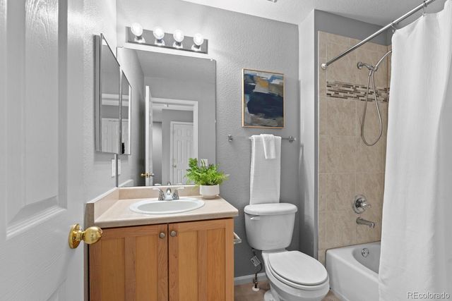 8019 S Kittredge Court, Englewood, CO 80112