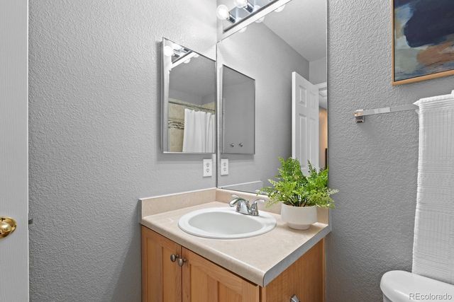 8019 S Kittredge Court, Englewood, CO 80112