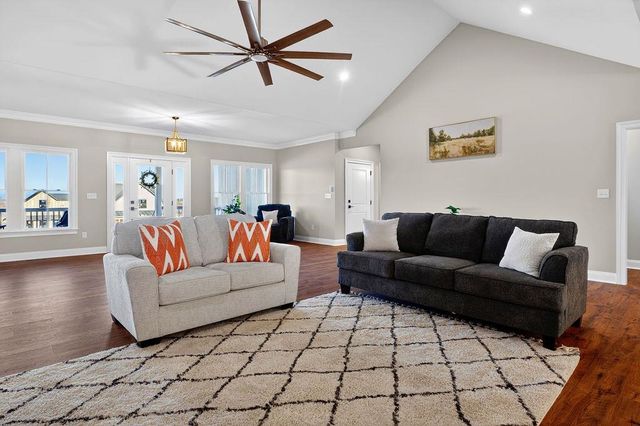 5 ROLLING OAKS DR, Fishersville, VA 22939