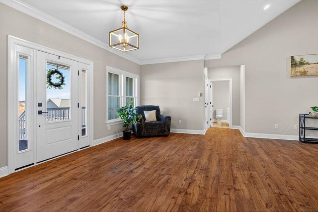 5 ROLLING OAKS DR, Fishersville, VA 22939