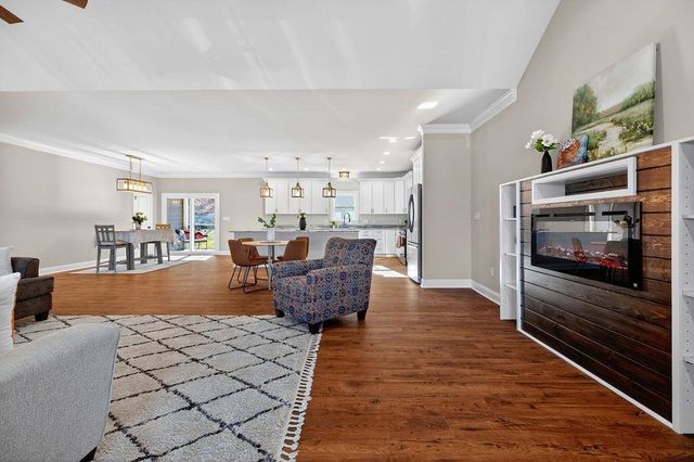 5 ROLLING OAKS DR, Fishersville, VA 22939