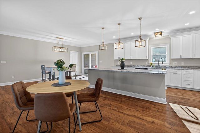 5 ROLLING OAKS DR, Fishersville, VA 22939