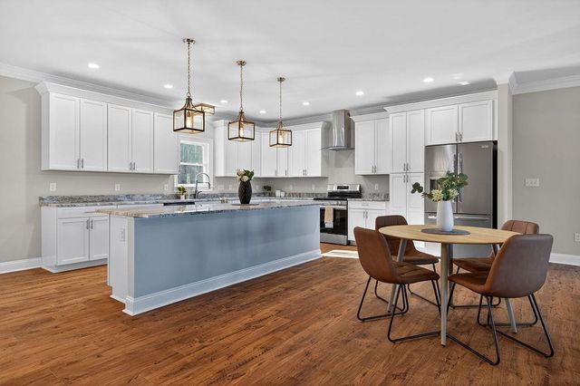 5 ROLLING OAKS DR, Fishersville, VA 22939