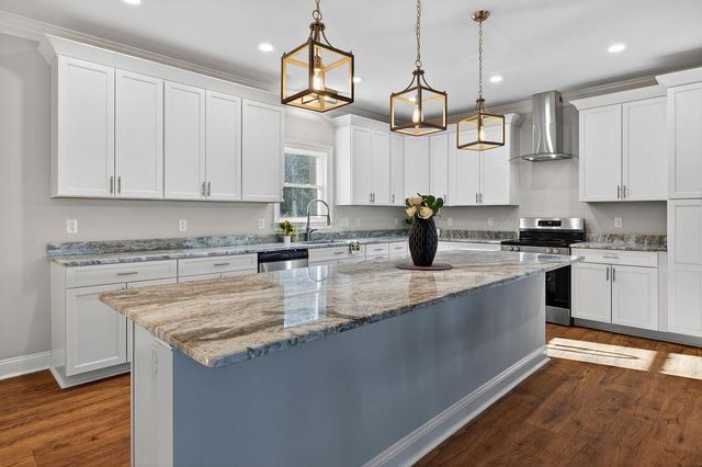 5 ROLLING OAKS DR, Fishersville, VA 22939