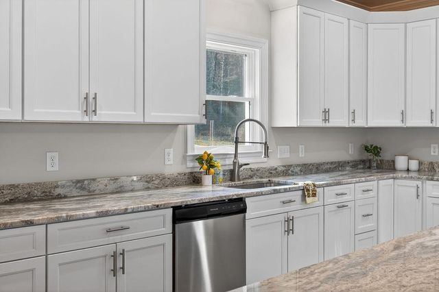 5 ROLLING OAKS DR, Fishersville, VA 22939