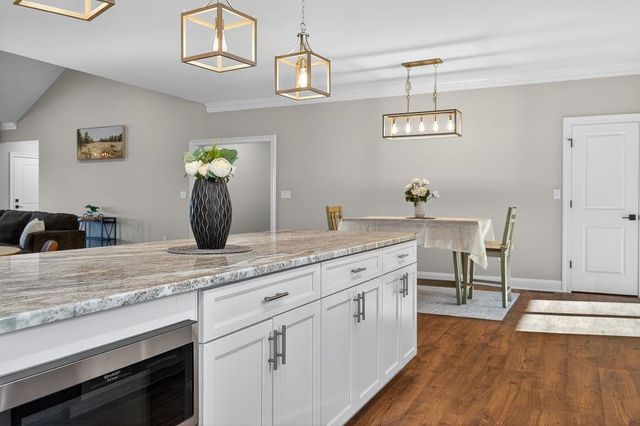 5 ROLLING OAKS DR, Fishersville, VA 22939