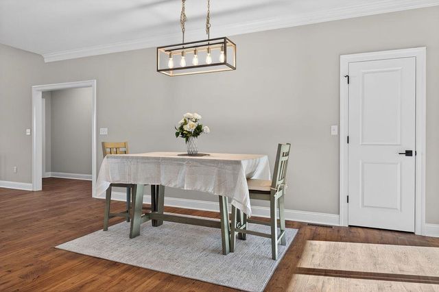 5 ROLLING OAKS DR, Fishersville, VA 22939