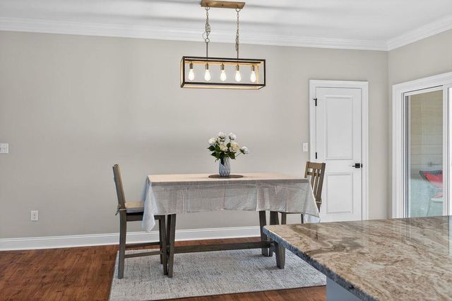 5 ROLLING OAKS DR, Fishersville, VA 22939