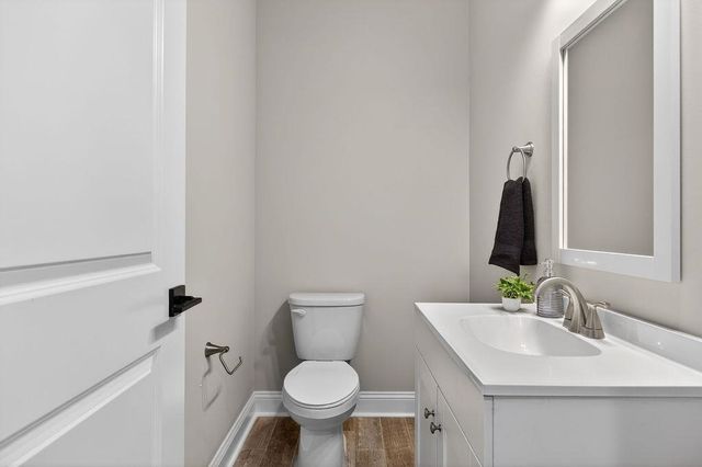 5 ROLLING OAKS DR, Fishersville, VA 22939