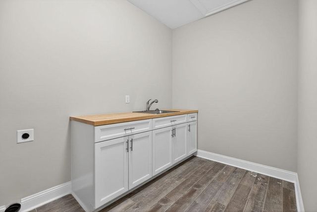 5 ROLLING OAKS DR, Fishersville, VA 22939