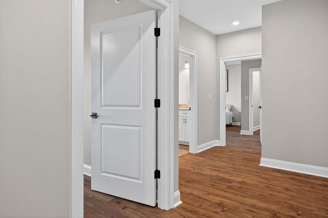 5 ROLLING OAKS DR, Fishersville, VA 22939