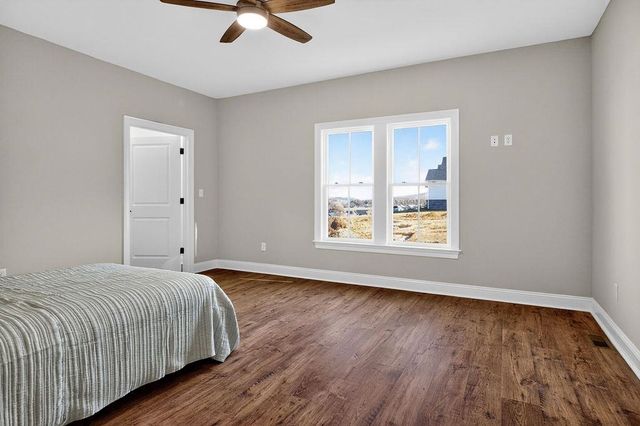 5 ROLLING OAKS DR, Fishersville, VA 22939