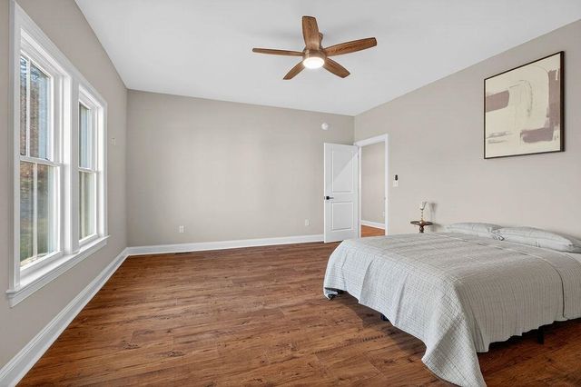 5 ROLLING OAKS DR, Fishersville, VA 22939