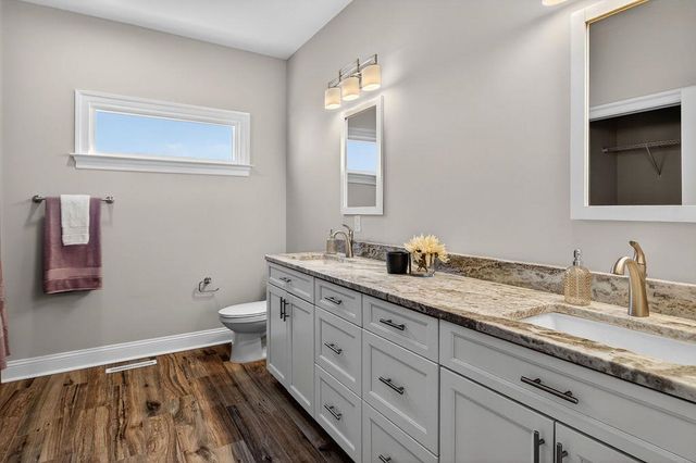 5 ROLLING OAKS DR, Fishersville, VA 22939