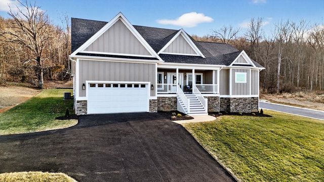 5 ROLLING OAKS DR, Fishersville, VA 22939