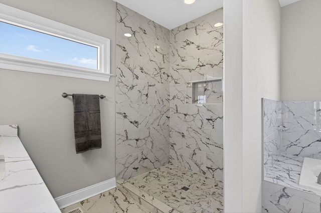 5 ROLLING OAKS DR, Fishersville, VA 22939