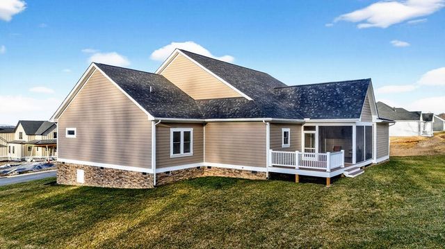 5 ROLLING OAKS DR, Fishersville, VA 22939