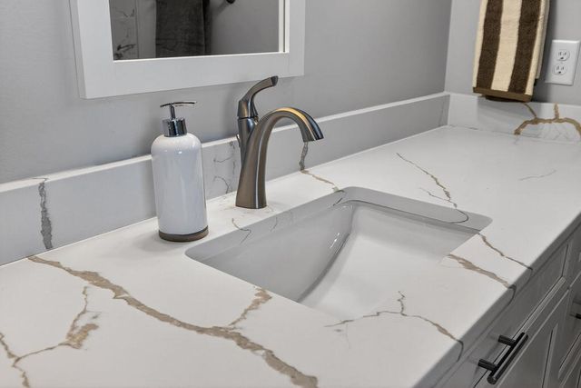 5 ROLLING OAKS DR, Fishersville, VA 22939