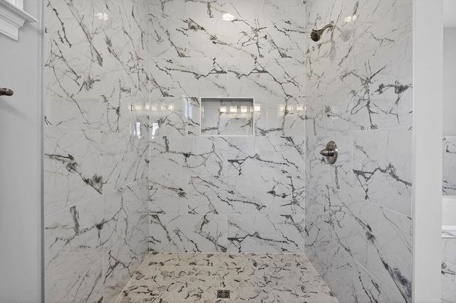 5 ROLLING OAKS DR, Fishersville, VA 22939