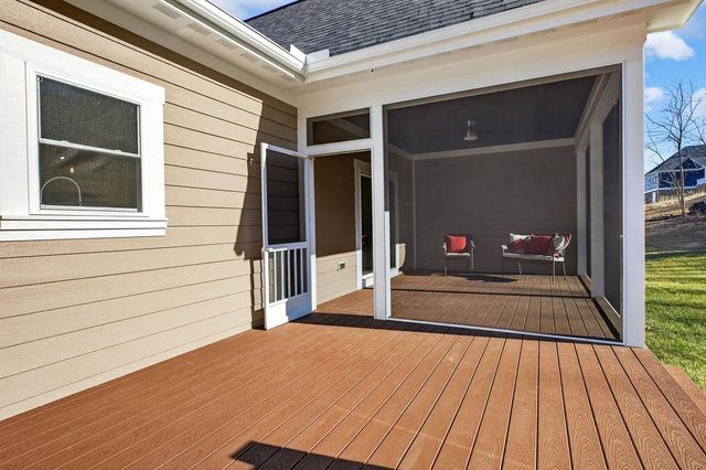 5 ROLLING OAKS DR, Fishersville, VA 22939