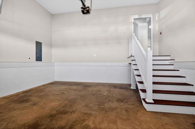 5 ROLLING OAKS DR, Fishersville, VA 22939