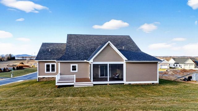 5 ROLLING OAKS DR, Fishersville, VA 22939