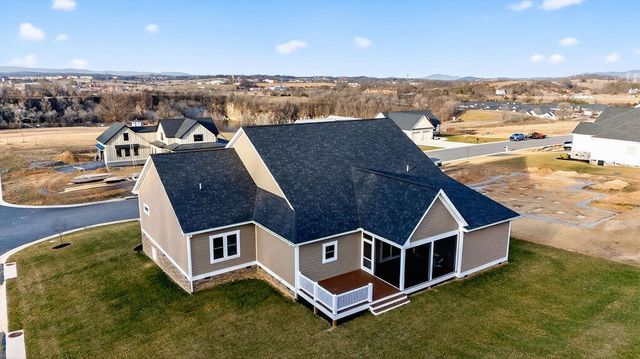 5 ROLLING OAKS DR, Fishersville, VA 22939