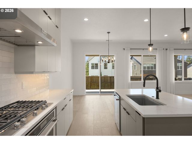 15826 Nw RIDGELINE St, Portland, OR 97229