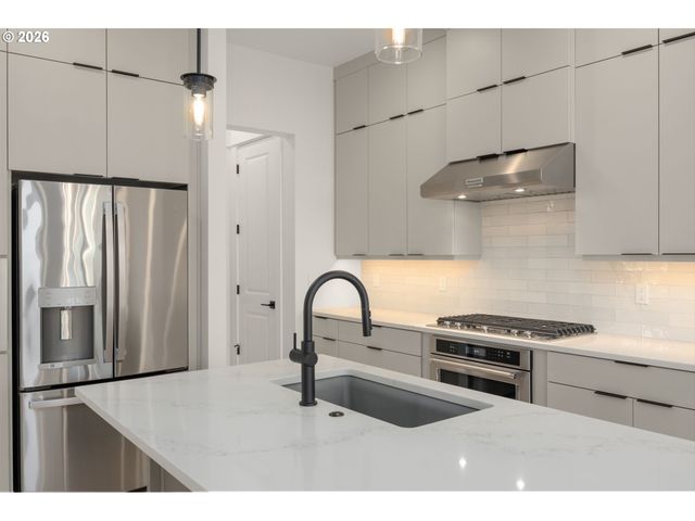 15826 Nw RIDGELINE St, Portland, OR 97229